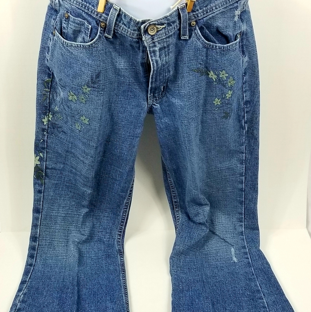 MOSSIMO WOMEN'S DENIM DISTRESSED FLORAL JEANS